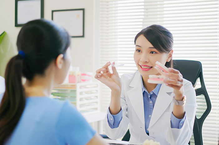 Info Praktek drg. Ajeng Sminingrat, Dokter Gigi Bangkalan