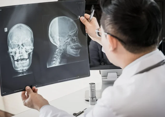 Praktek dr. Abdul Aziz, Sp. Rad, Dokter Spesialis Radiologi Sumenep