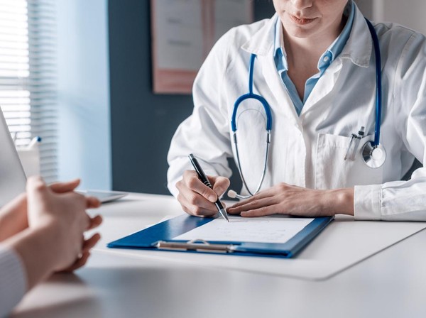 Dokter Spesialis Penyakit Dalam Pekalongan, dr. Vebriyanti, Sp. PD