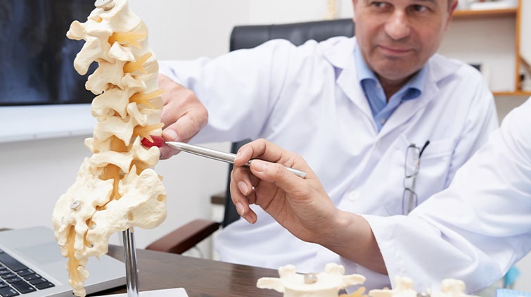 dr. Ricky, Sp. OT, Praktek Dokter Spesialis Orthopedi Magelang