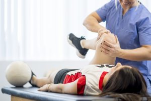 dokter spesialis fisioterapi Kendal dr. Erni Sp. KFR