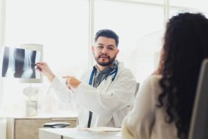 dokter spesialis ortopedi Pemalang dr. Yuli Sp. OT