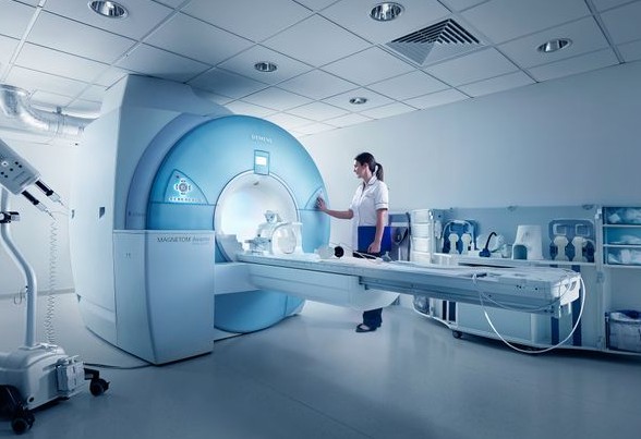 dr. Lusila Puri, Sp.Rad, Dokter Spesialis Radiologi Temanggung