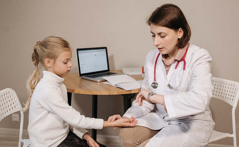 Dokter Spesialis Anak Hulu Sungai Utara, Praktek dr. Naila, Sp.A