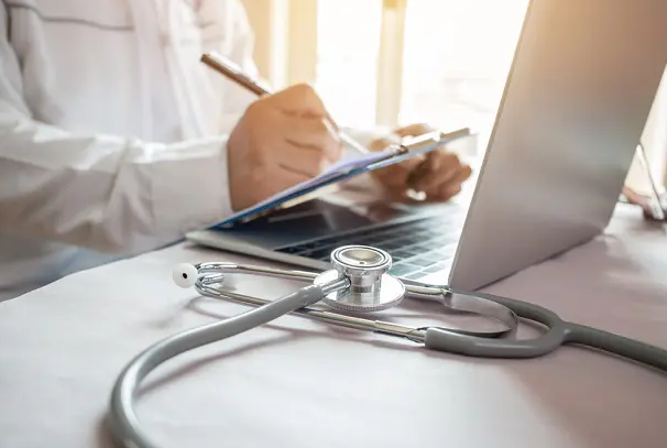 dr. Amarisa, Sp.PD, Dokter Spesialis Penyakit Dalam Kotabaru