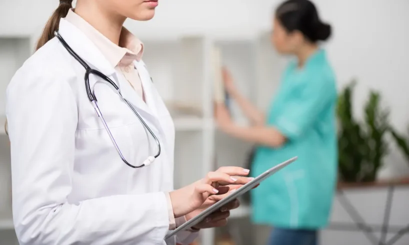 dokter spesialis penyakit dalam Bantul dr. Novi